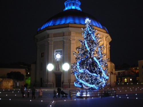 facciata-chiesa-luminarie