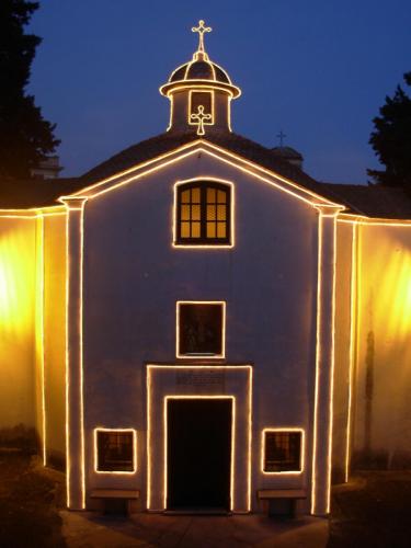 facciata-chiesa-luminarie